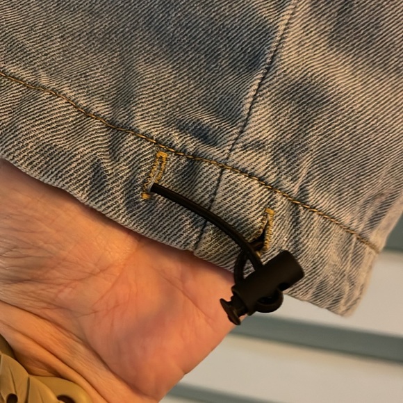 NWT-soft light wash denim wide leg cargo pant with bungee cord at ankle - Picture 3 of 12